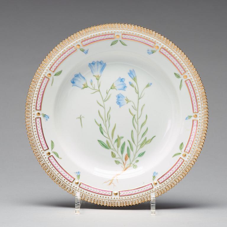 TALLRIKAR, sex stycken, porslin. "Flora Danica", Royal Copenhagen, Danmark, 1900-tal.