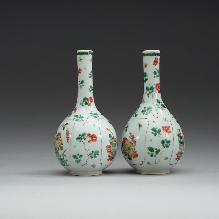 A pair of famille verte vases, Qing dynasty, Kangxi (1662-1722).