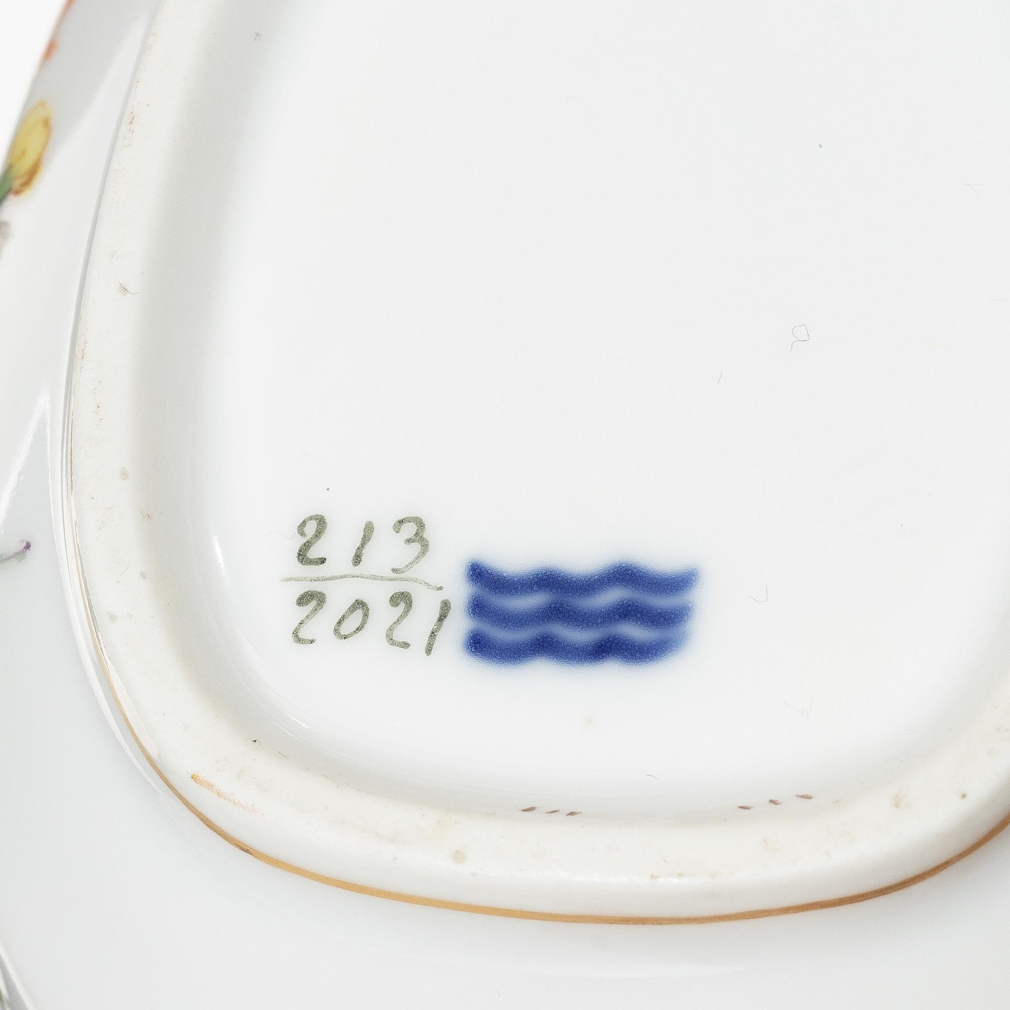 Royal Copenhagen, a 33-piece dinner service, 'Saxon Flower', Denmark.