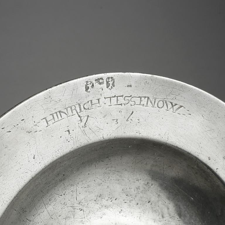FAT, tenn, otydliga stämplar, märkt 1636.