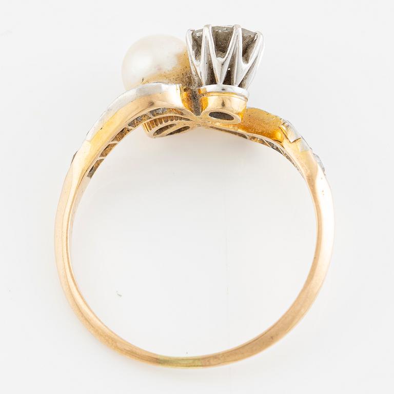 Ring, "toi et moi" ring, 18K gold set with old-cut diamonds and a pearl, circa 1900.