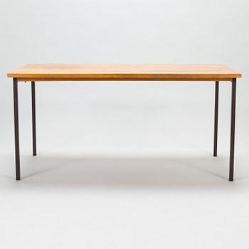 A 1960s table manufactured by Fiskars, Finland.