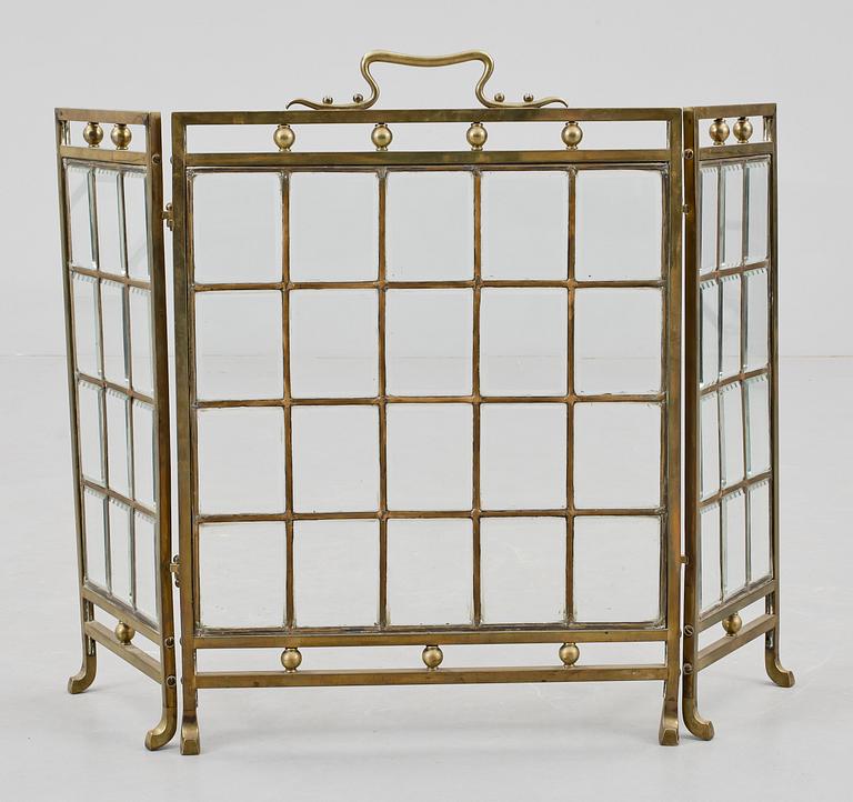 ELDSKÄRM, mässing, glas, senjugend 1910-tal.