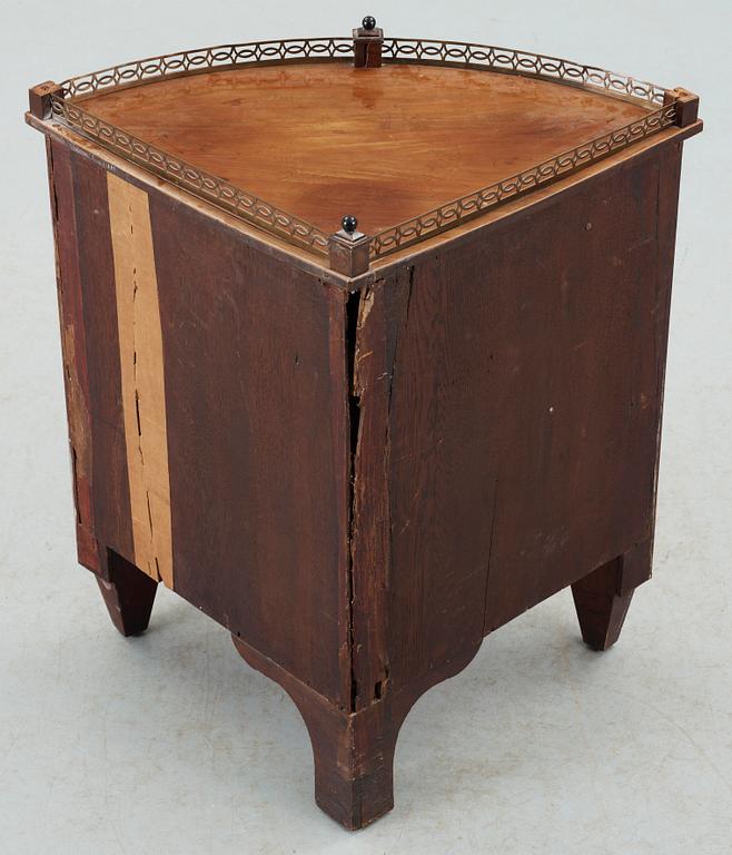 HÖRNSKÅP, Regency, England, 1800-talets första hälft.