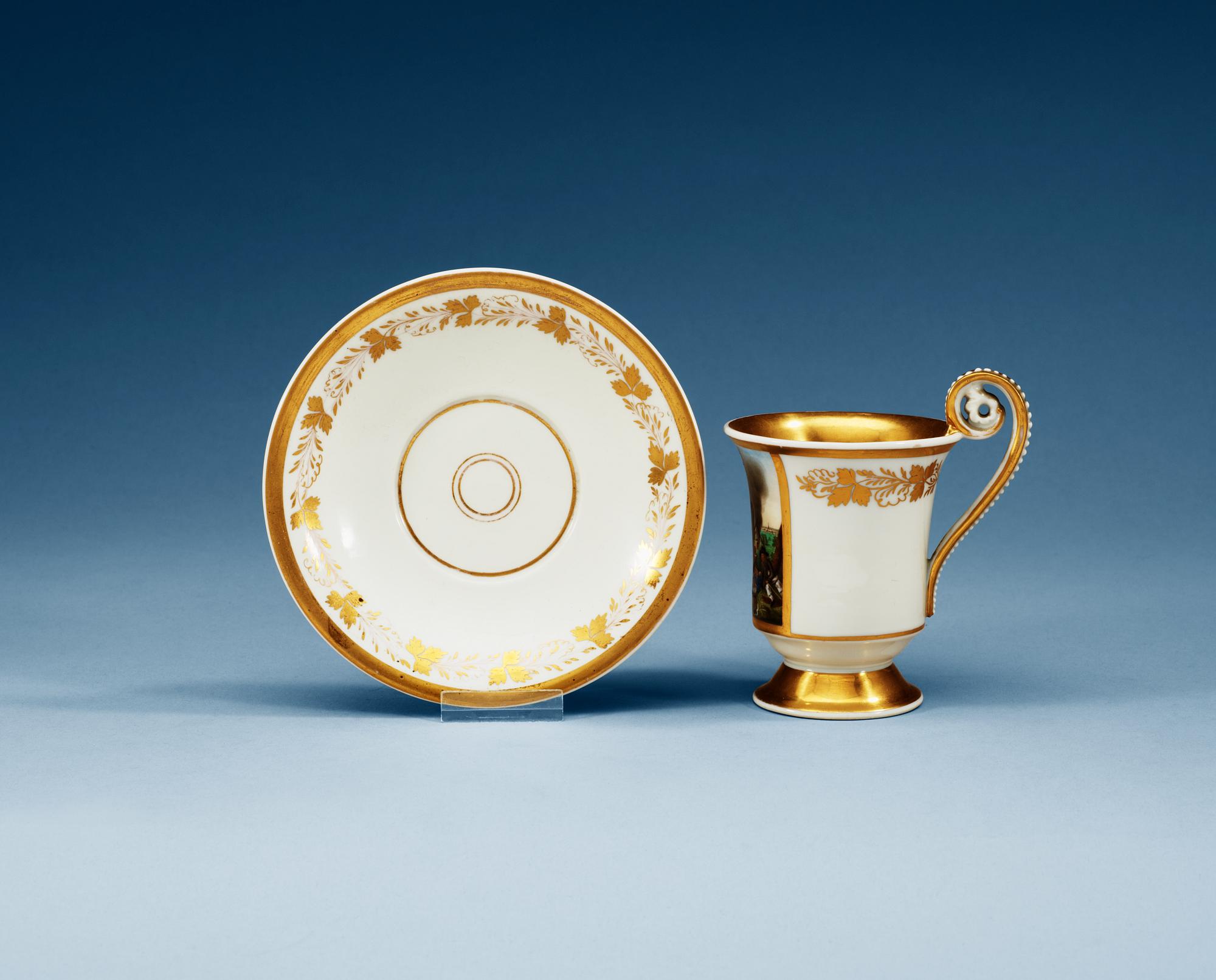 KOPP med FAT, porslin. Berlin, 1800-talets första hälft.
