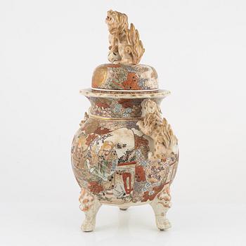 A large Satsuma incensce burner with cover, Japan, Meiji period (1868-1912).