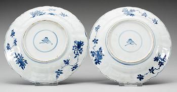 A pair of blue and white dishes, Qing dynasty, Kangxi (1662-1722).