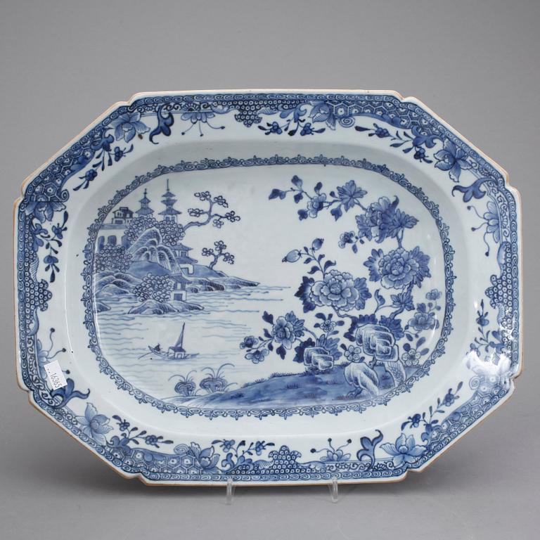 TERRIN med LOCK, samt FAT, kompaniporslin. Qing dynastin, Qianlong (1736-95).