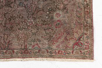 Rug, Tabriz pattern, 253 x 159 cm.