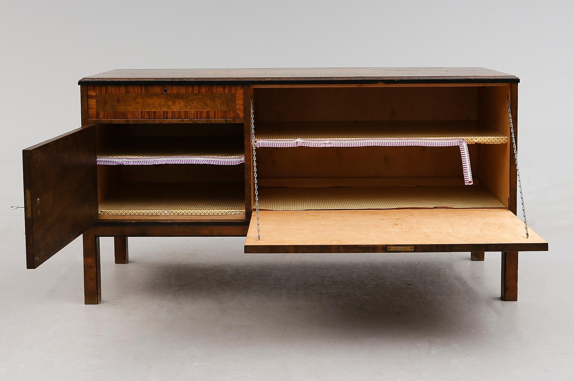 SIDEBOARD, 1900-talets första hälft.