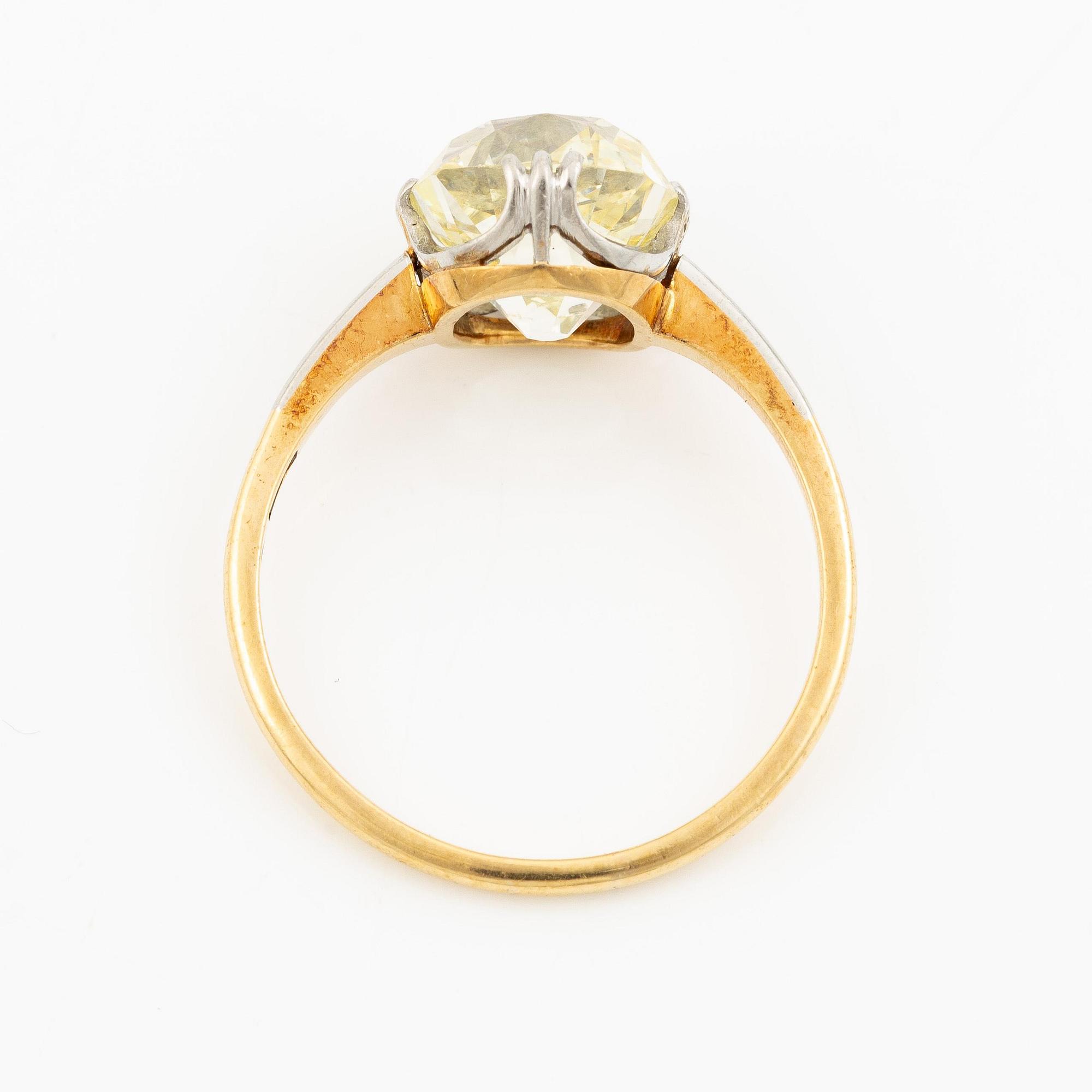 A ring 18K gold with a cushion-shaped old-cut diamond ca 4.30 ct, Carlman Stockholm 1904.