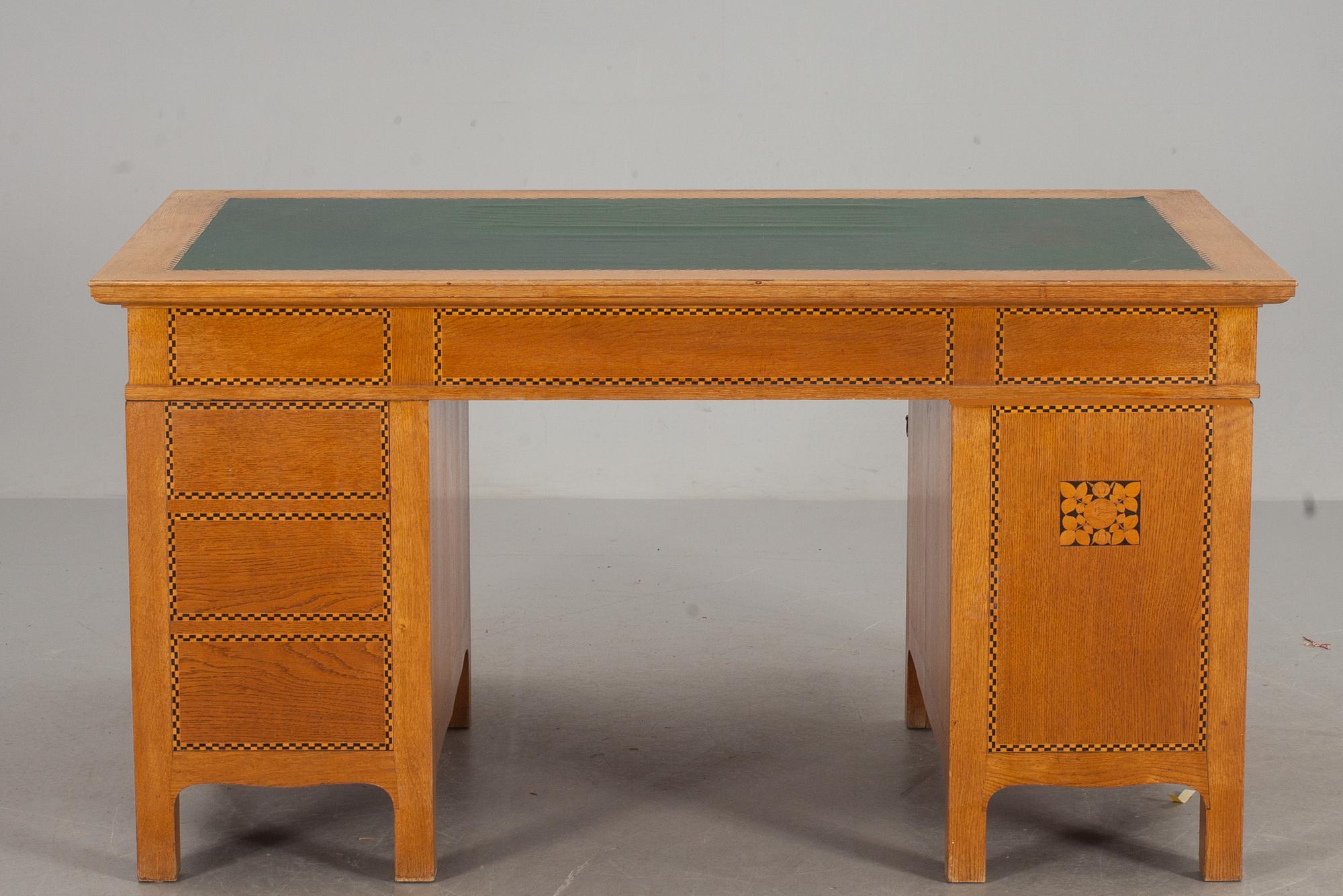 SKRIVBORD samt KARMSTOL. Jugend, Sverige 1900-talets första hjälft.