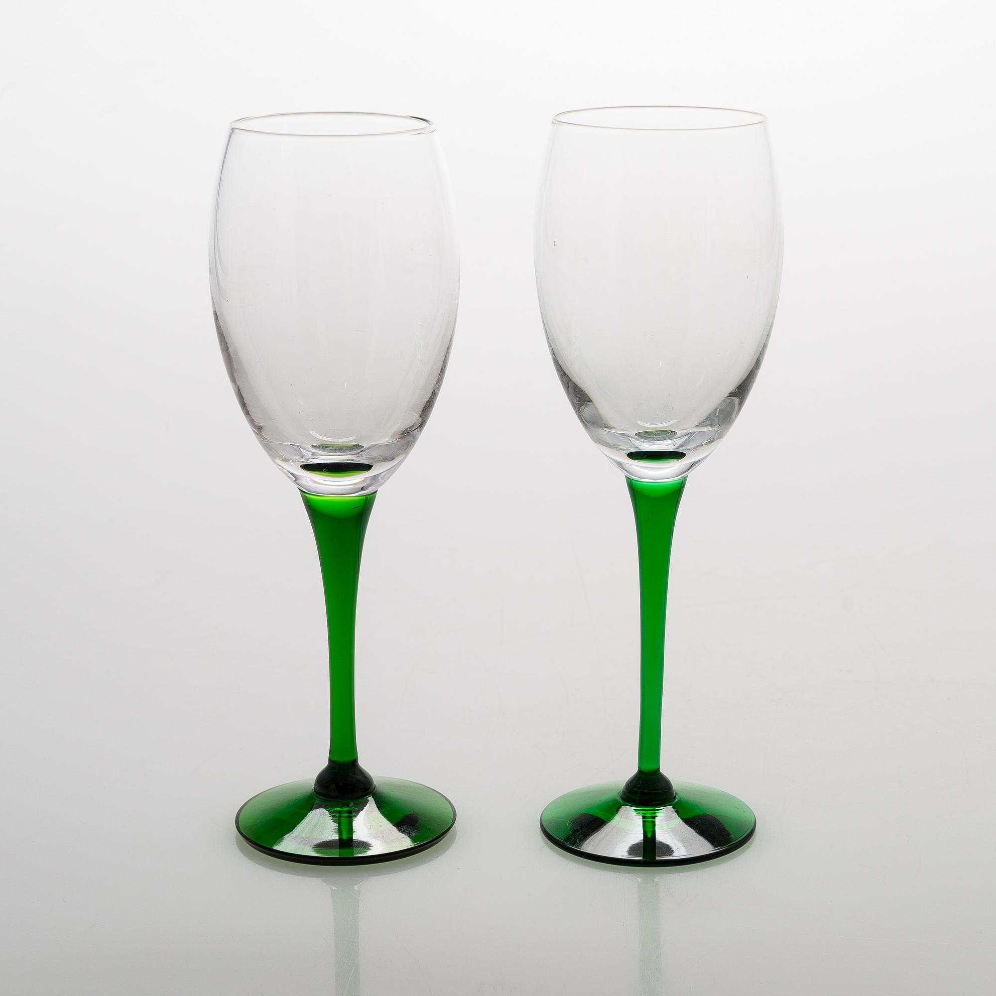 Saara Hopea, A 12-piece set of 'Traviata' wine glasses, Nuutajärvi, Finland.