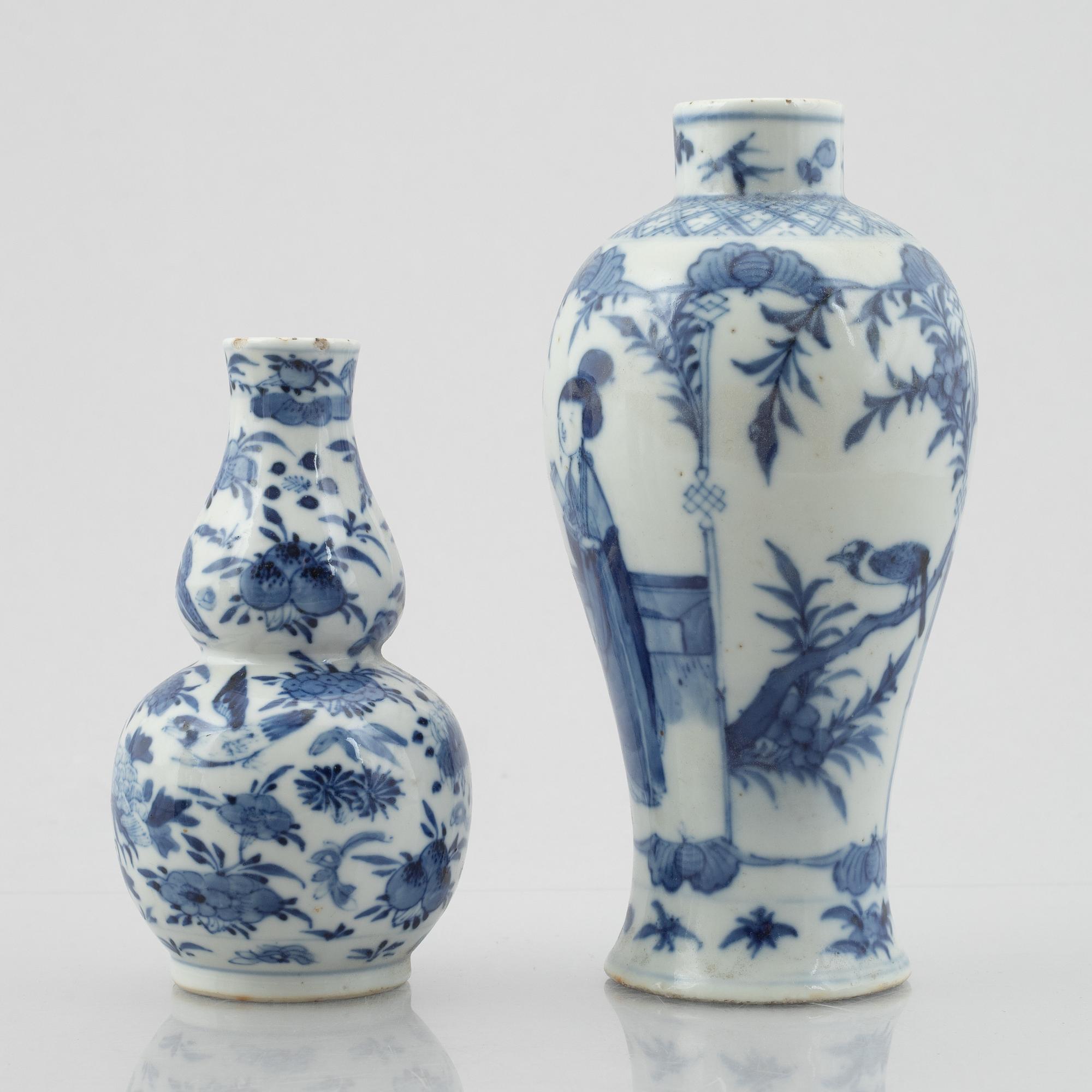 A group of four porcelain vases, Qing dynasty, 19th century/around 1900.