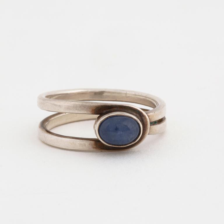 A cabochon cut blue stone ring by Anders Högberg, Göteborg,1986.