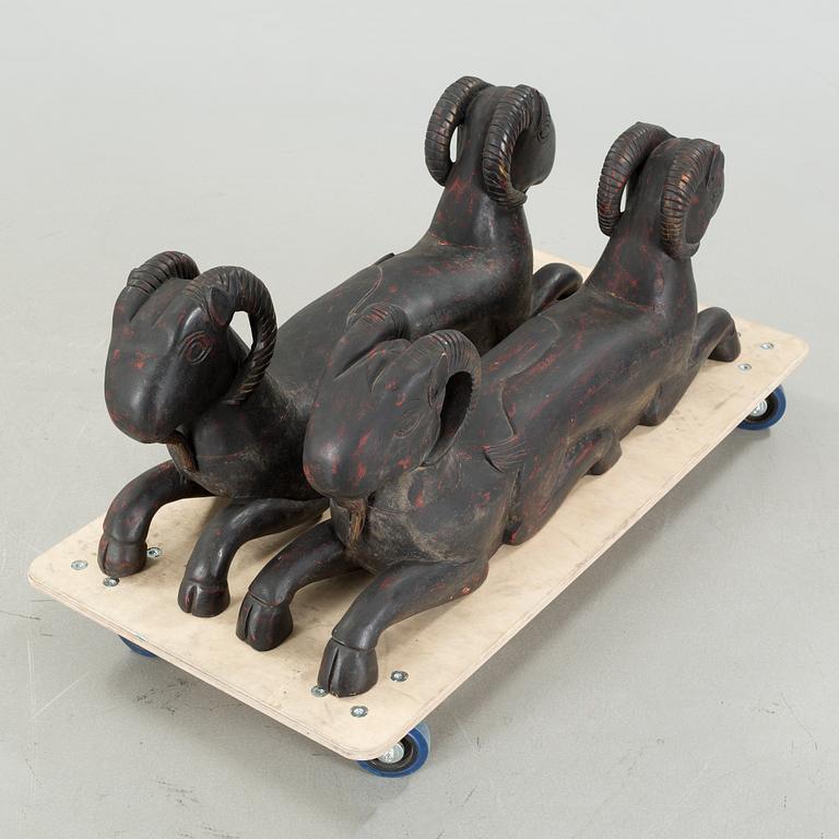 TEMPELVÄKTARE, ett par, 1900-tal.