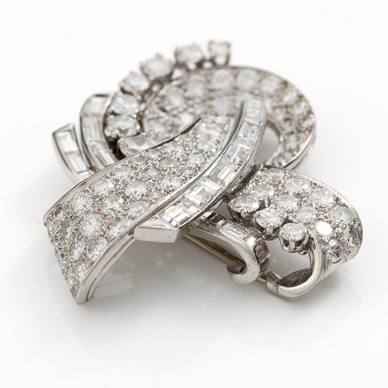 Broschclip platina med baguette-, åttkant- och runda briljantslipade diamanter, Art déco, Frankrike.