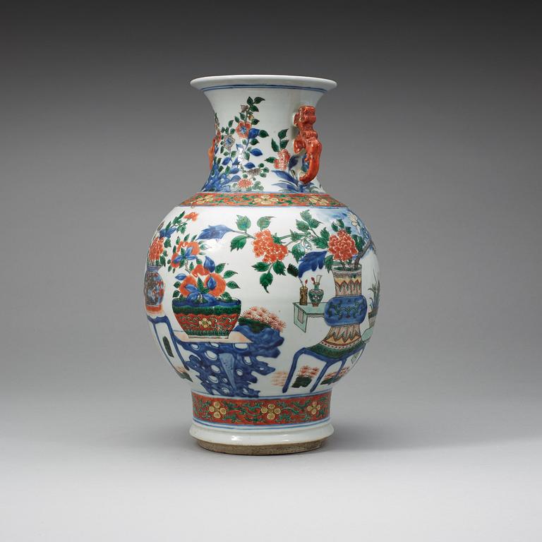 A Chinese wucai vase, early 20th Century.