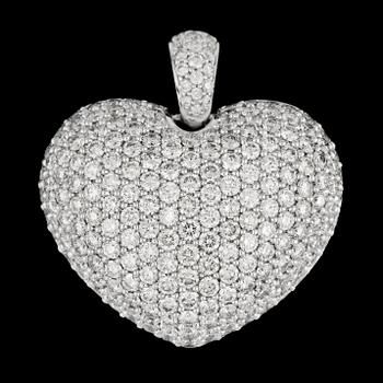 A brilliant cut diamond heart pendant, tot. 5.01 cts.