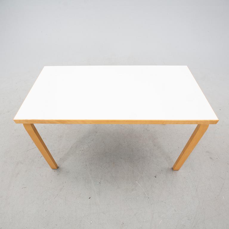 Alvar Aalto, bord, modell 80a, Artek, 2000-tal.