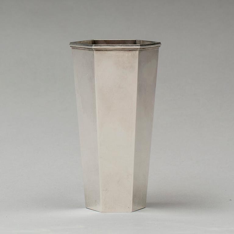 Wiwen Nilsson, an hexagnal sterling vase, Lund 1953.