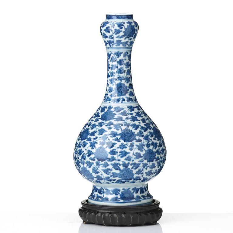 A blue and white lotus vase, 17th Century.