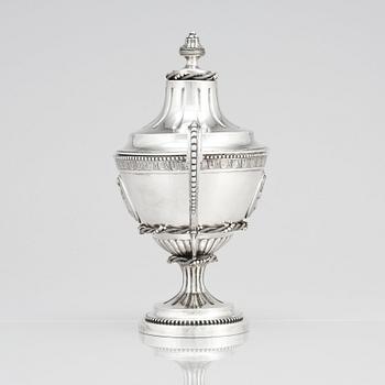 A Swedish Gustavian 18th century silver sugar bowl with lid, mark of Johan Fagerberg, Karlskrona 1788.