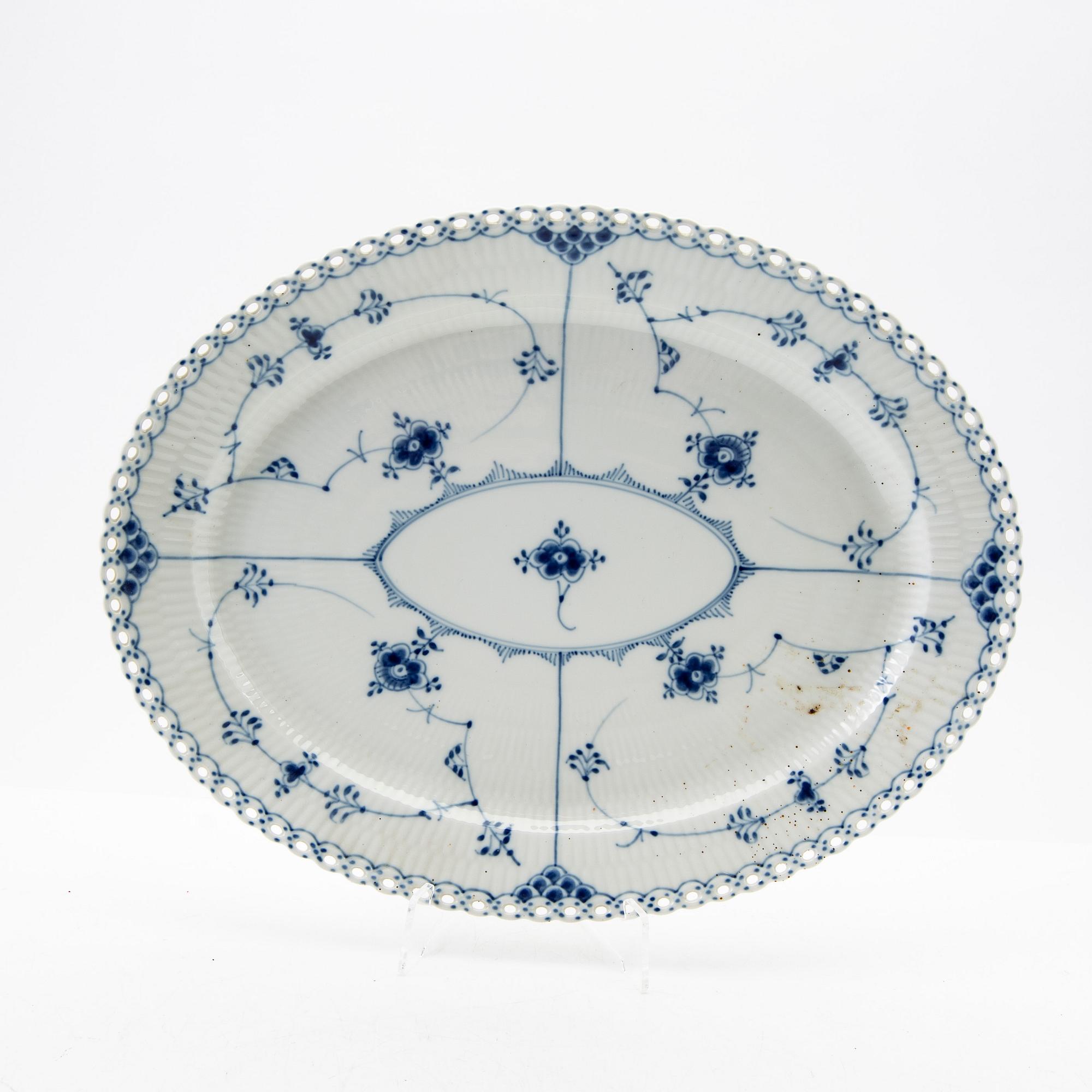 Royal Copenhagen, Service items, 32 pieces, "Musselmalet".