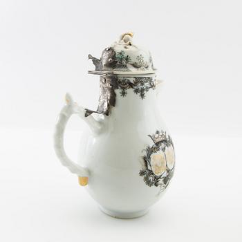 Jug with lid and cups 2 pcs China Yongzheng (1723-35) porcelain.