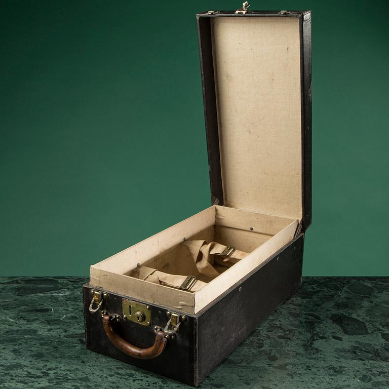 TRAVEL BAG, Louis Vuitton.