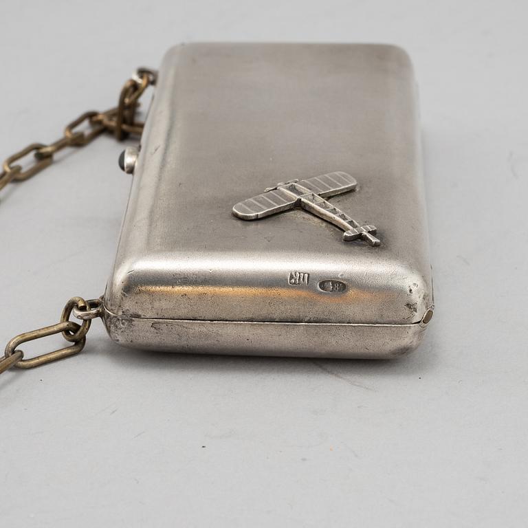 A Russian silver purse, Moscow 1908-26.