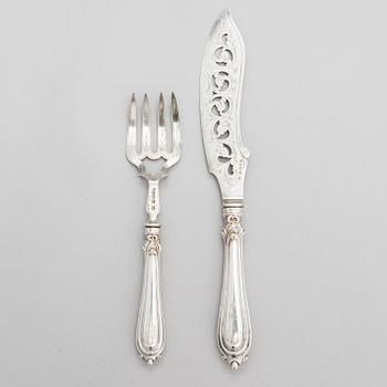 A pair of English silver-plated fish servers, maker's mark of John Gilbert, latter half of the 19th century.