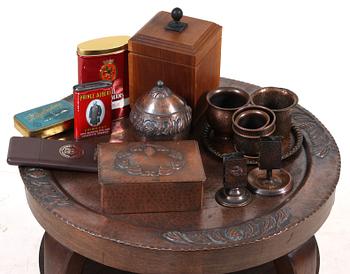 RÖKBORD med tillbehör. 1900-tal.