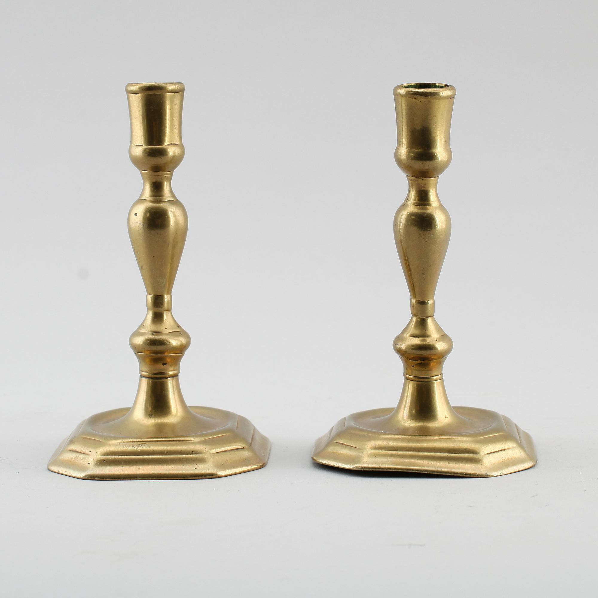 LJUSSTAKAR, 1 par, mässing, barock, 1700-tal.