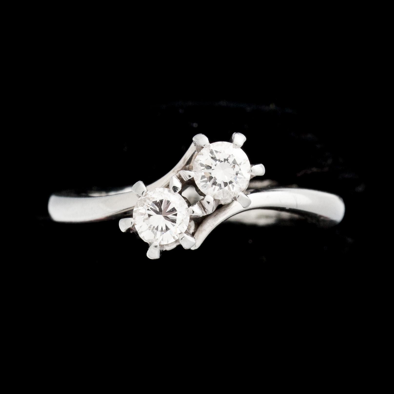RING, 18k vitguld med briljantslipade diamanter ca 0,40ct. Vikt ca 4g.