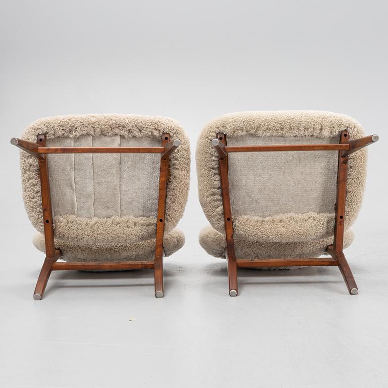 A pair of mid 20th century lounge chairs.