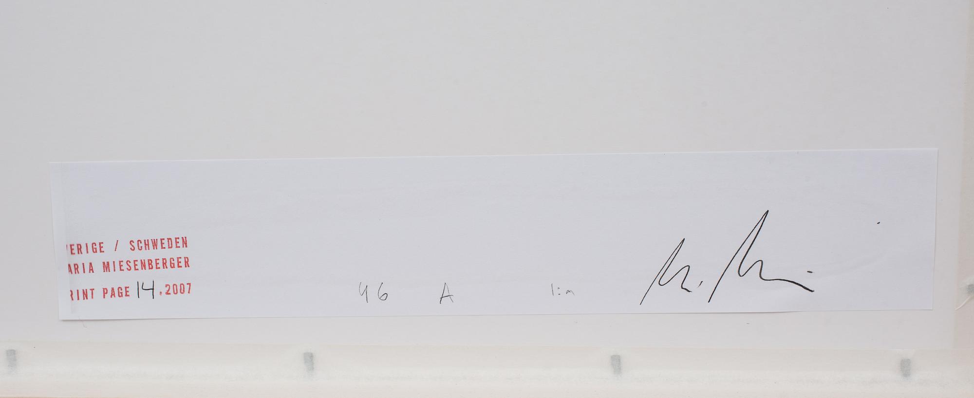 MARIA MIESENBERGER, silvergelatinfotografi, med bok. Ur sviten Sverige/Schweden 1993-1998. Numrerad.