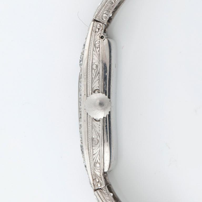 A Mido ladie's wristwatch set with diamonds. Circa 1930's. 10 x 23 mm.