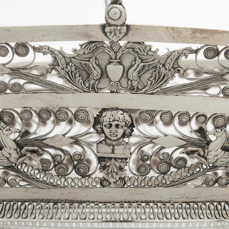 Fruktskål, silver, oidentifierad mästarstämpel FFG, åldermannaranka. Empir.