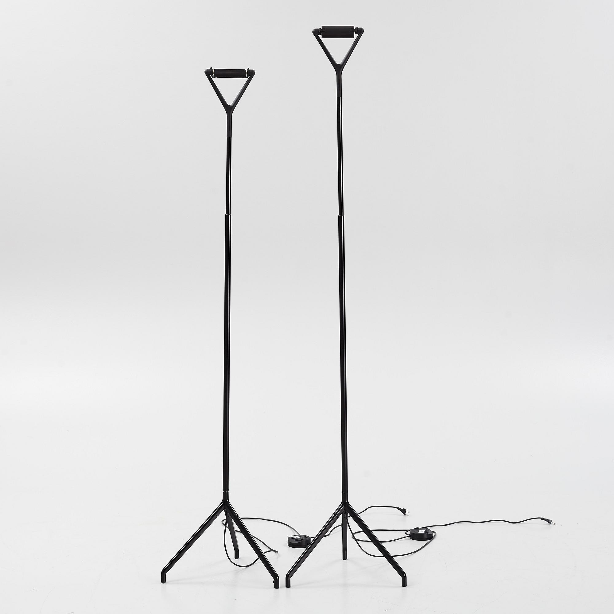 Paolo Rizzatto, golvlampor, ett par, "Lola", Luceplan, Italien.