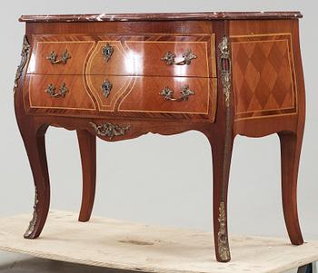 BYRÅ, rokokostil, 1900-tal.