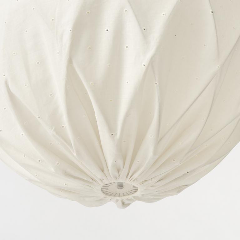 Tore Ahlsén, taklampa, "Pia-lampan", Gärsnäs.