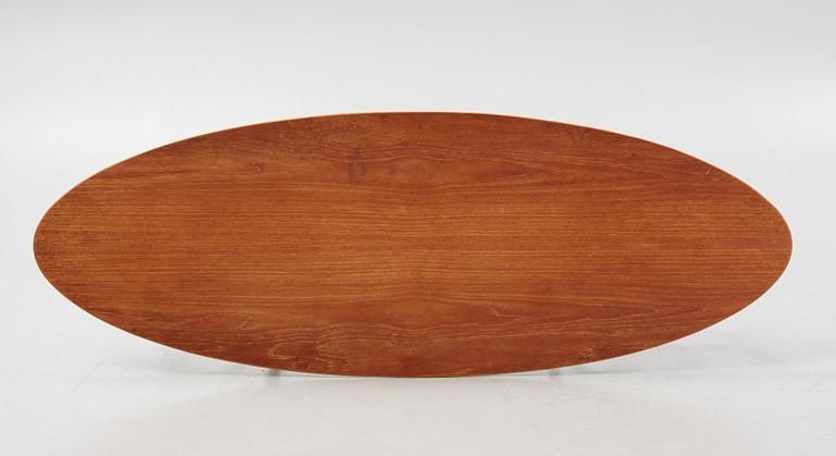 Kerstin Hörlin-Holmquist, an oak and teak coffee table, from the Triva-series, Nordiska Kompaniet, Stockholm, 1960s.