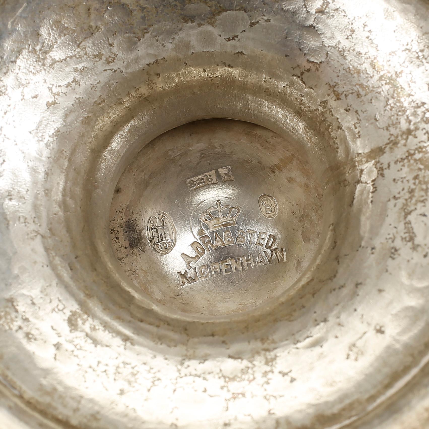 TEKANNA, silver, A. Dragsted, Köpenhamn, Danmark, 1899. Vikt ca 630 gram.