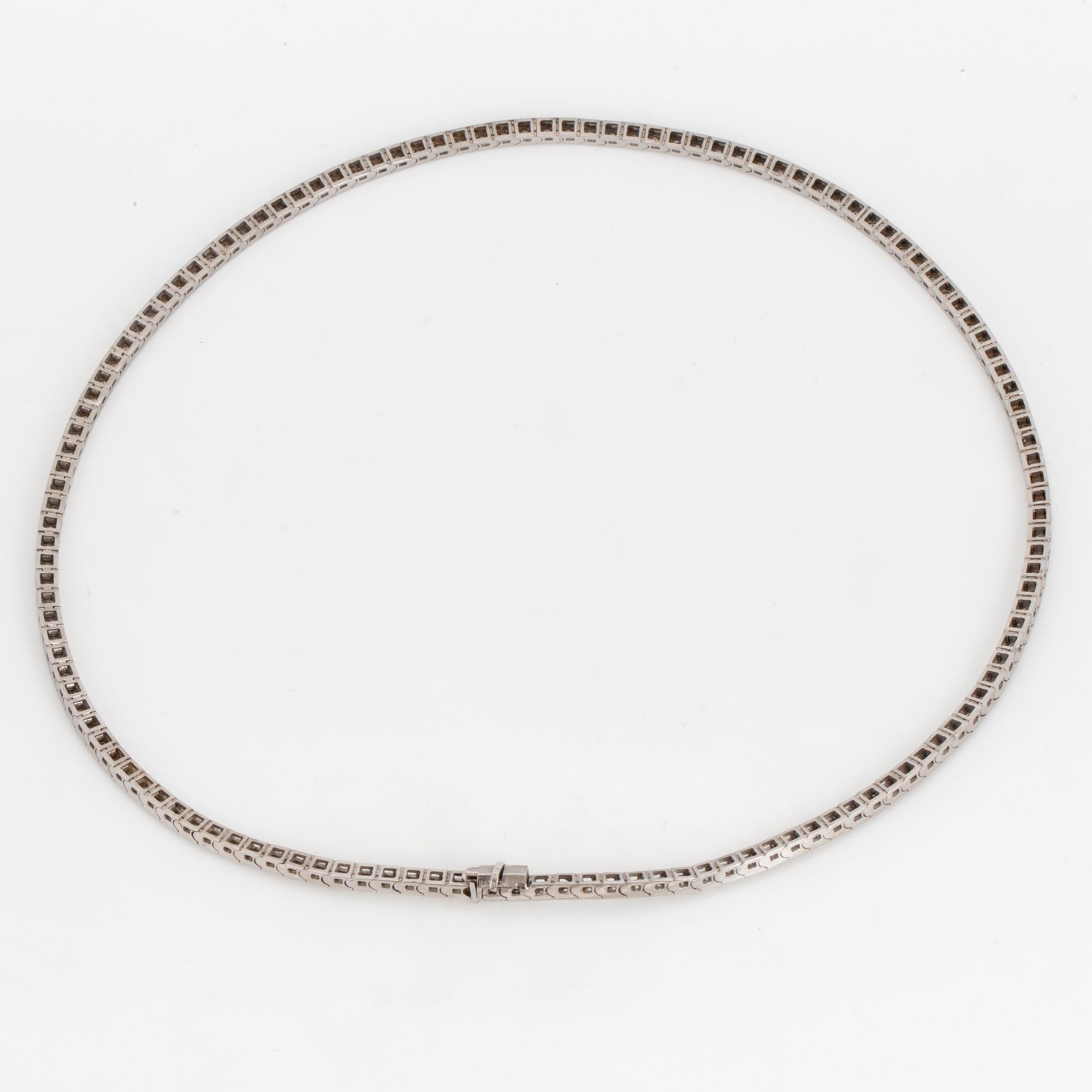 NECKLACE, 18 carat white gold with 132 diamonds ca 3.35 cts.