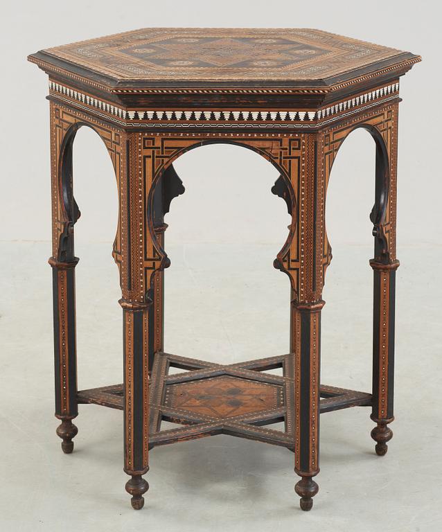 BORD, orientaliskt, 1800/1900-tal.