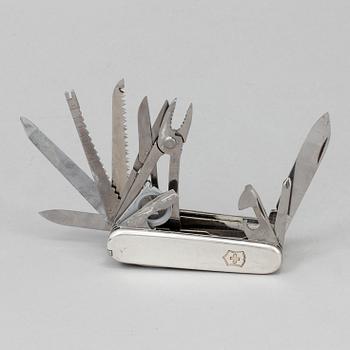 An armyknife, sterlingsilver and silver, Tiffany 1992.