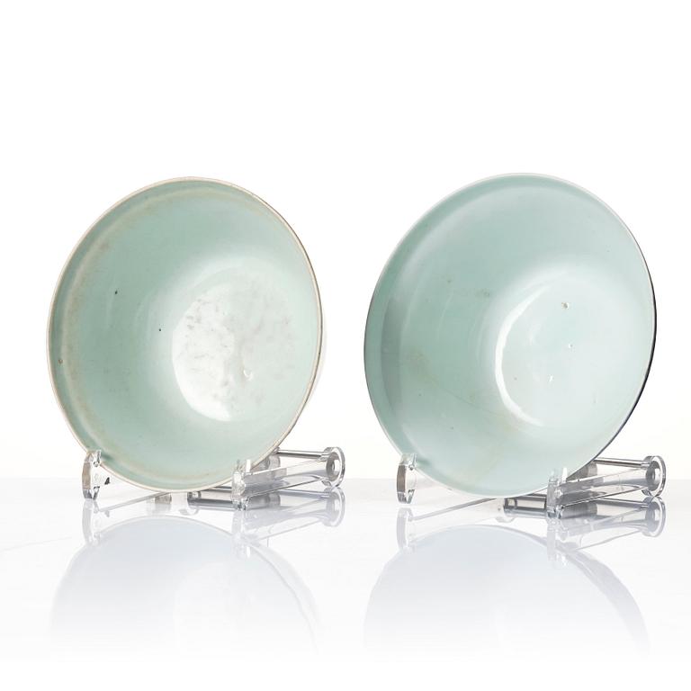 A matched pair of blue and white bowls, Qing dynasty, 19th century.