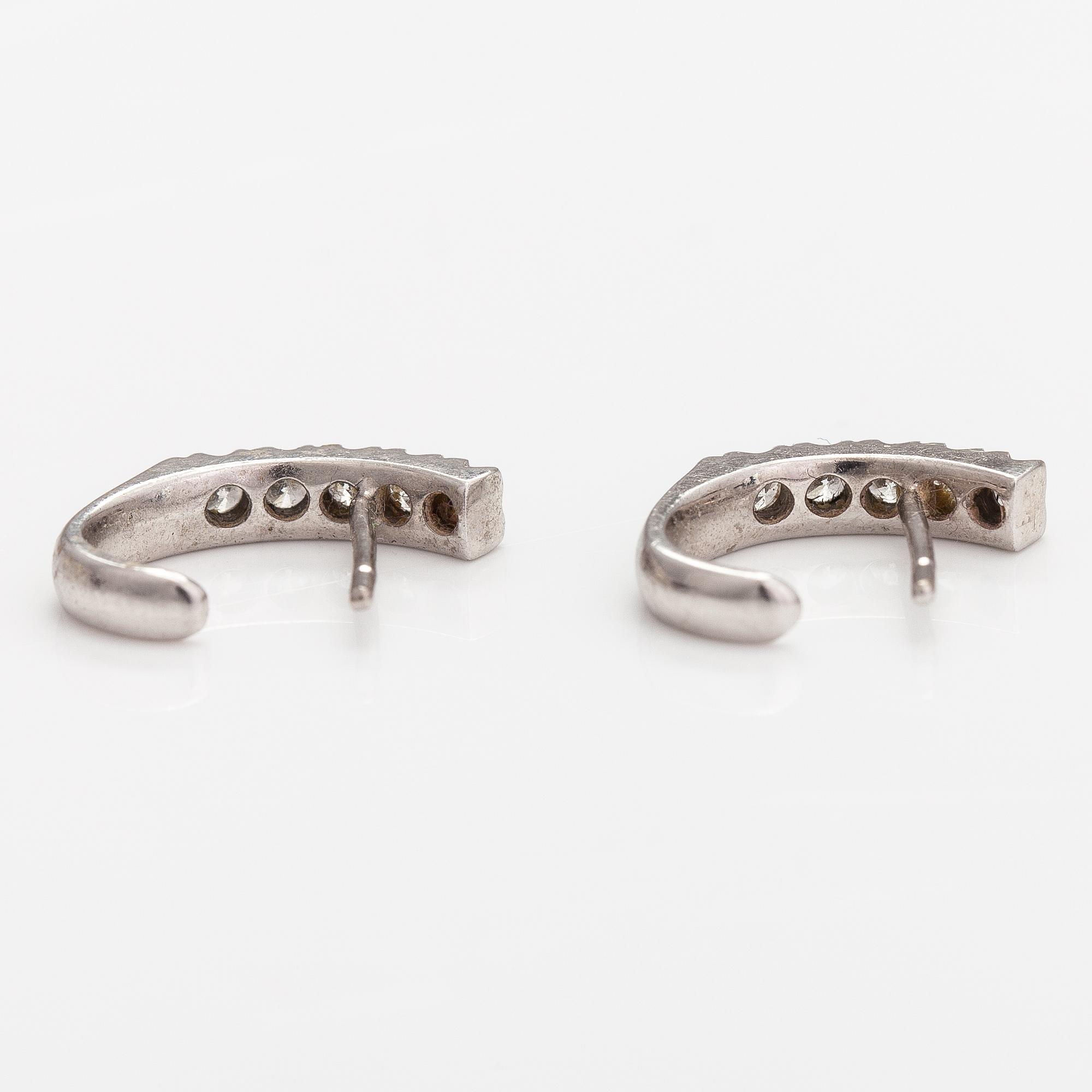 Örhängen, 18K vitguld, diamanter ca 0.40 ct tot. Kultajousi, Helsingfors 2009.