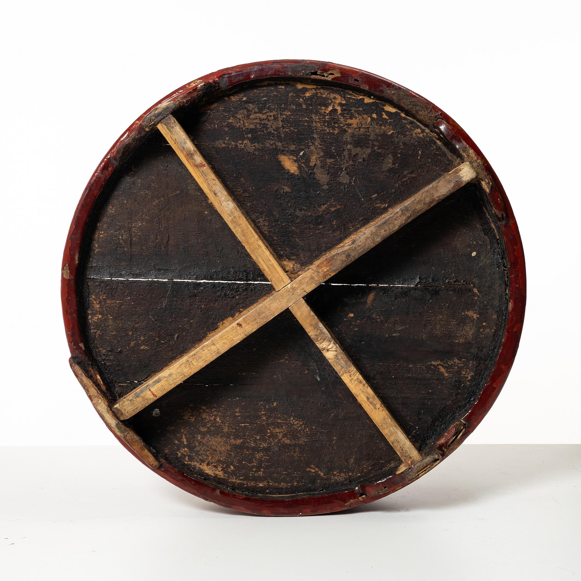 Askar, två stycken, bemålat trä, sydostasien, 1900-tal.